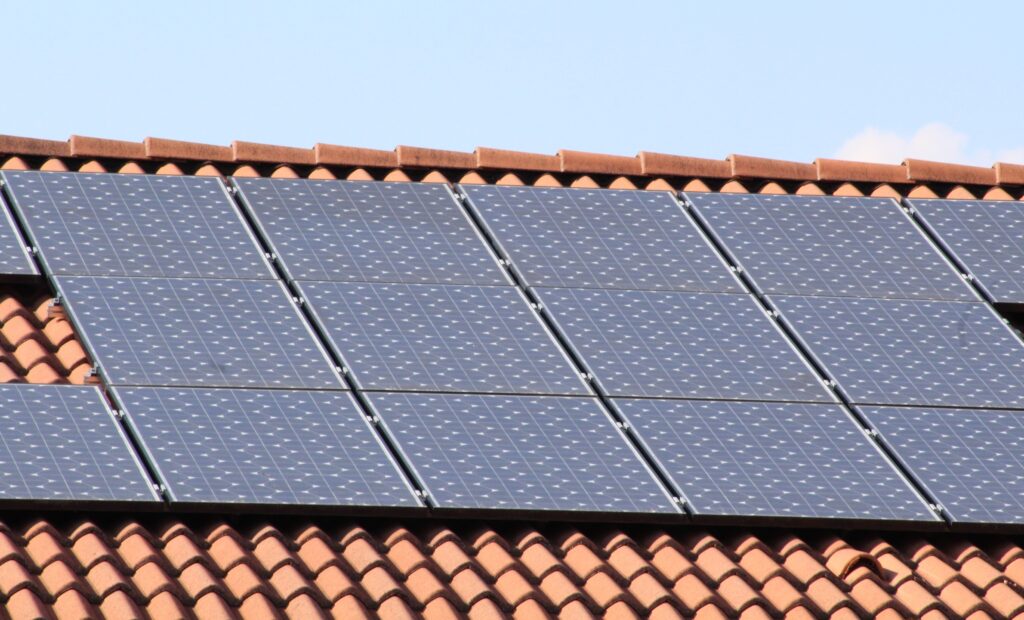 Panneaux photovoltaïques sur une maison en Gironde