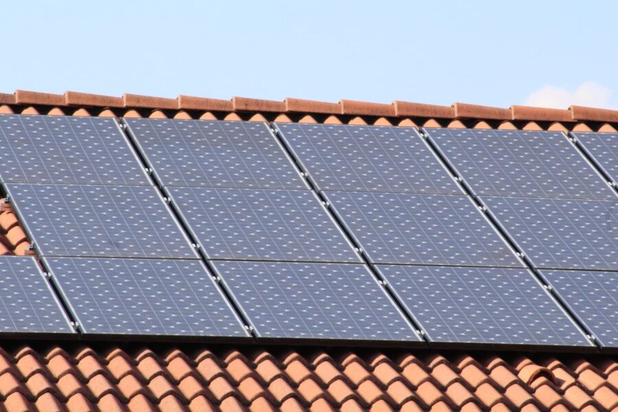 Panneaux photovoltaïques sur une maison en Gironde
