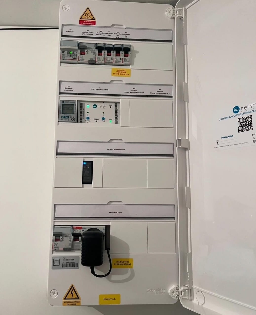 Coffret électrique d'une installation photovoltaïque en Gironde