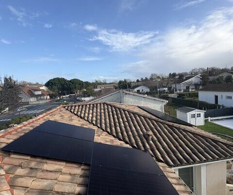 Installation de panneaux solaires sur toiture à Bassens (Gironde) par Ovasun