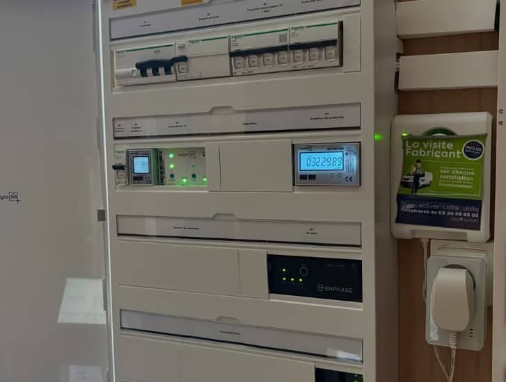 Coffret électrique avec Smart Meter mylight150 et passerelle Enphase, installation 9 kWc Ovasun