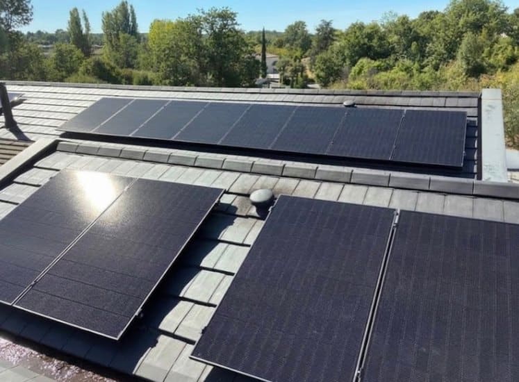 Installation photovoltaïque 9 kWc sur toiture en Gironde par Ovasun
